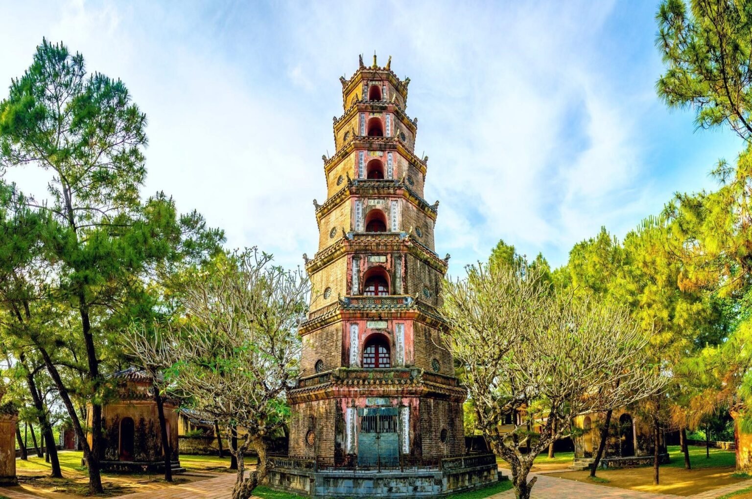 Vietnam - Pagoda Thien Mu